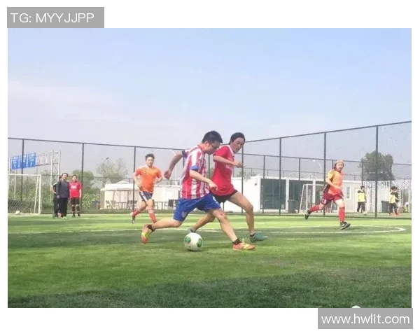 推动社区发展建设足球场助力青少年健康成长与团结合作